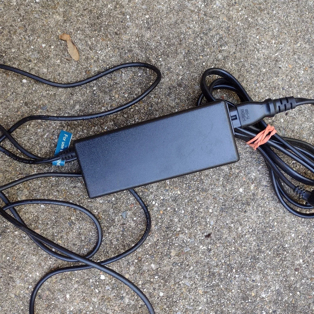 Adapter RNG 110 Delta Electronics Inc. AC adapter Model EADP-20NB C